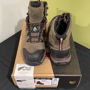 NEW in BOX Red Wing Irish Setter safety toe sz 9.5